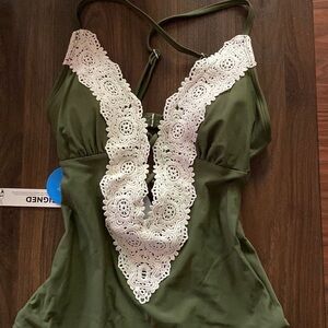 One piece‎ swimsuit